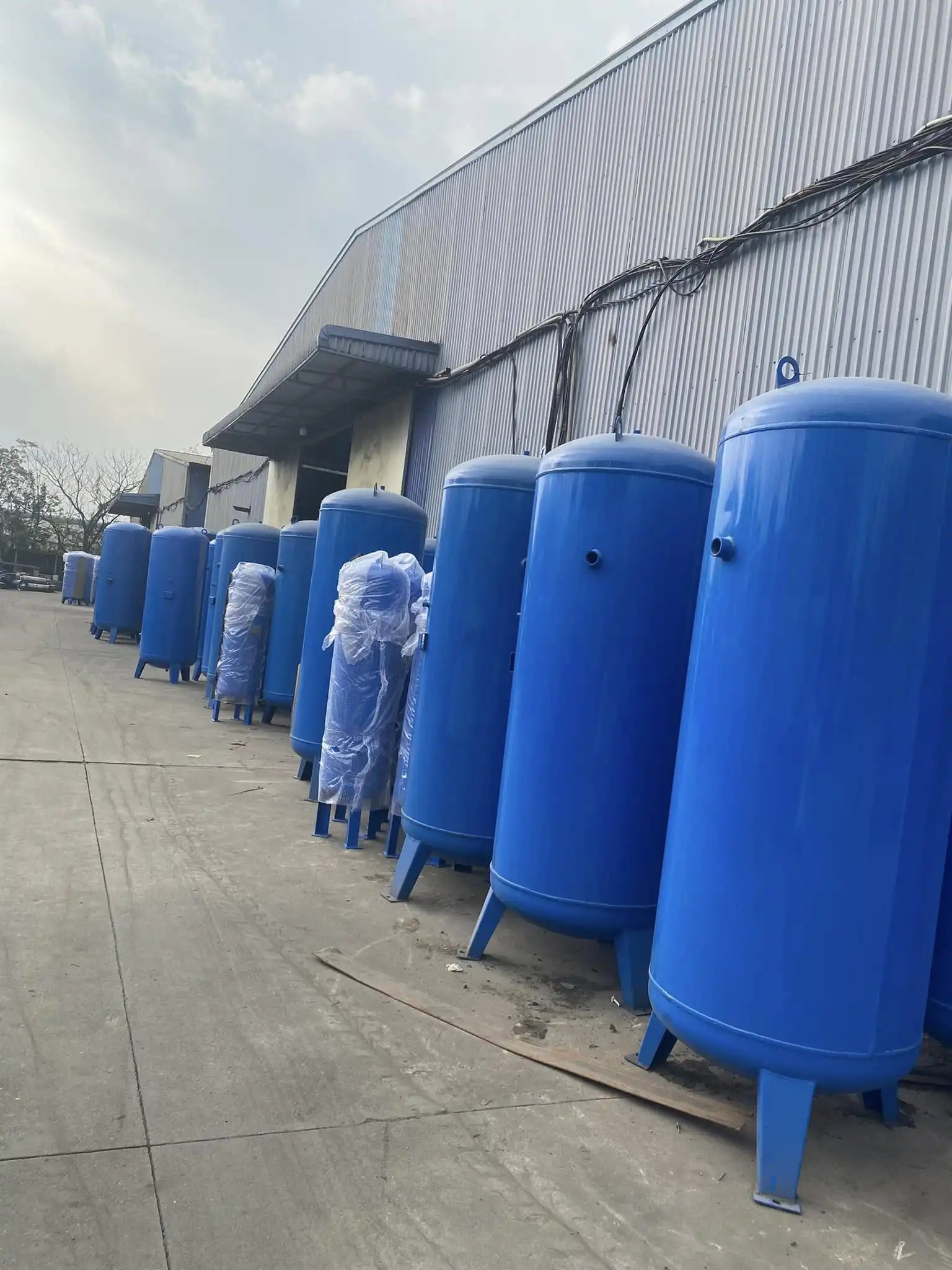 Bình chứa khí nén 230L 4 Bình chứa khí nén giá rẻ